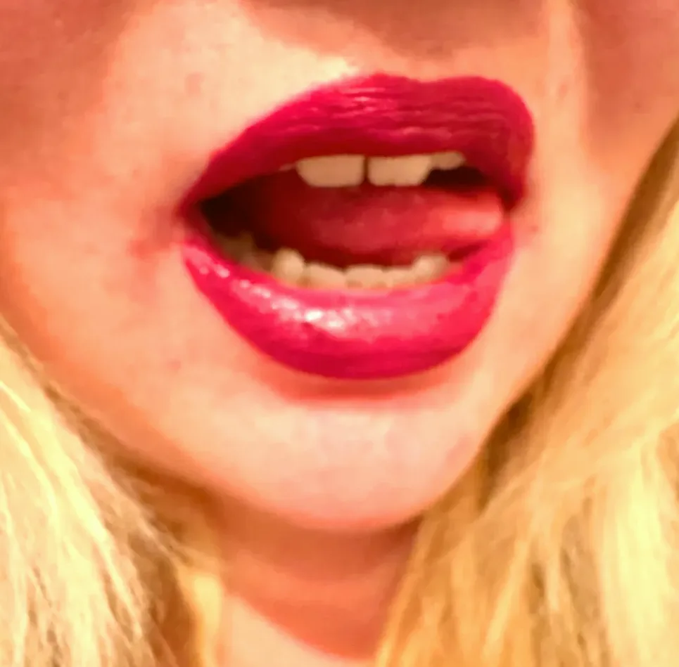 Claudia, 24