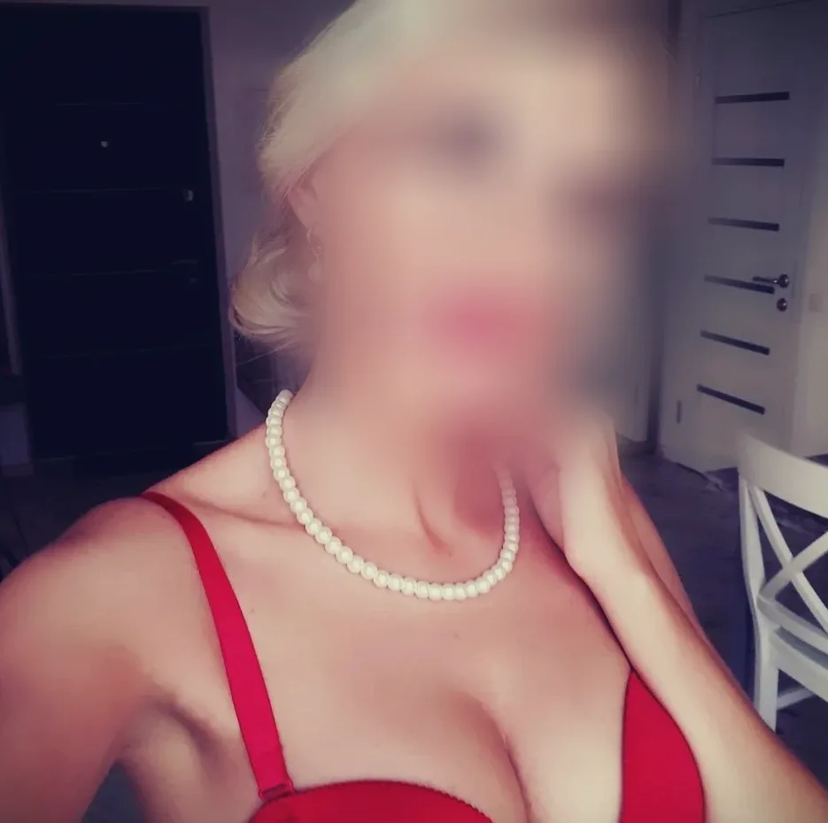 Laura, 36