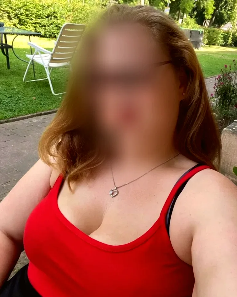Lilly, 29