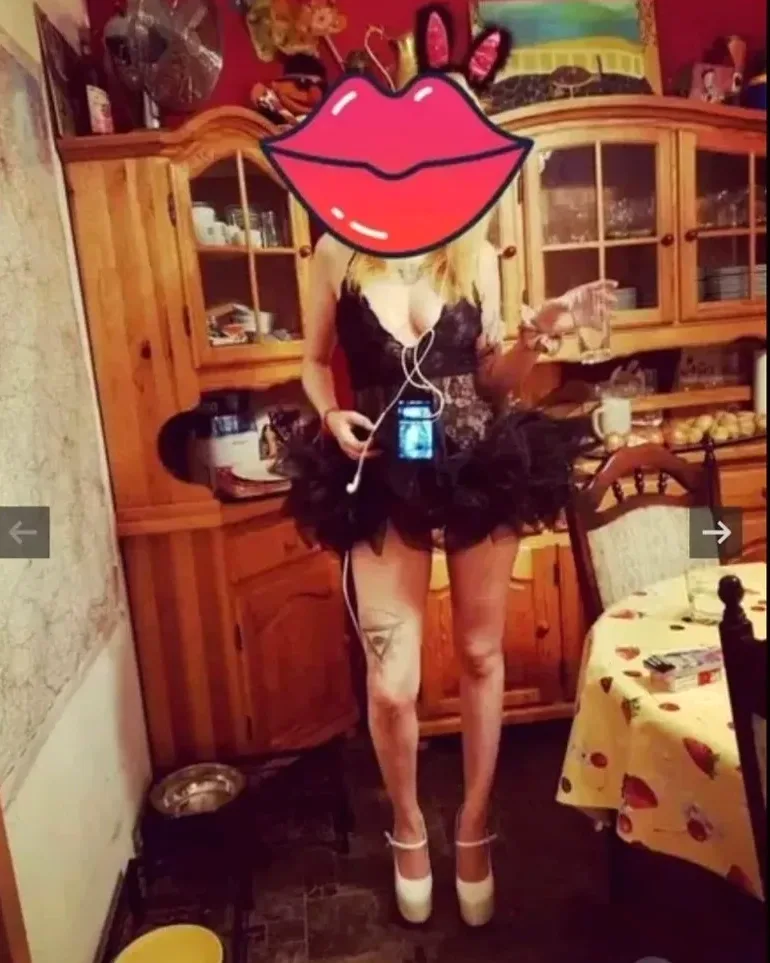 Lilly, 34