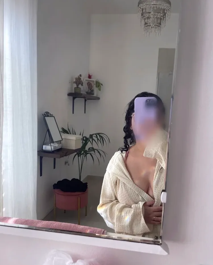 Maja, 24
