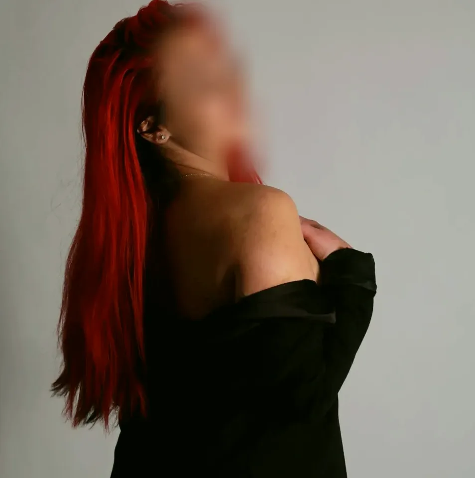 Melina, 25