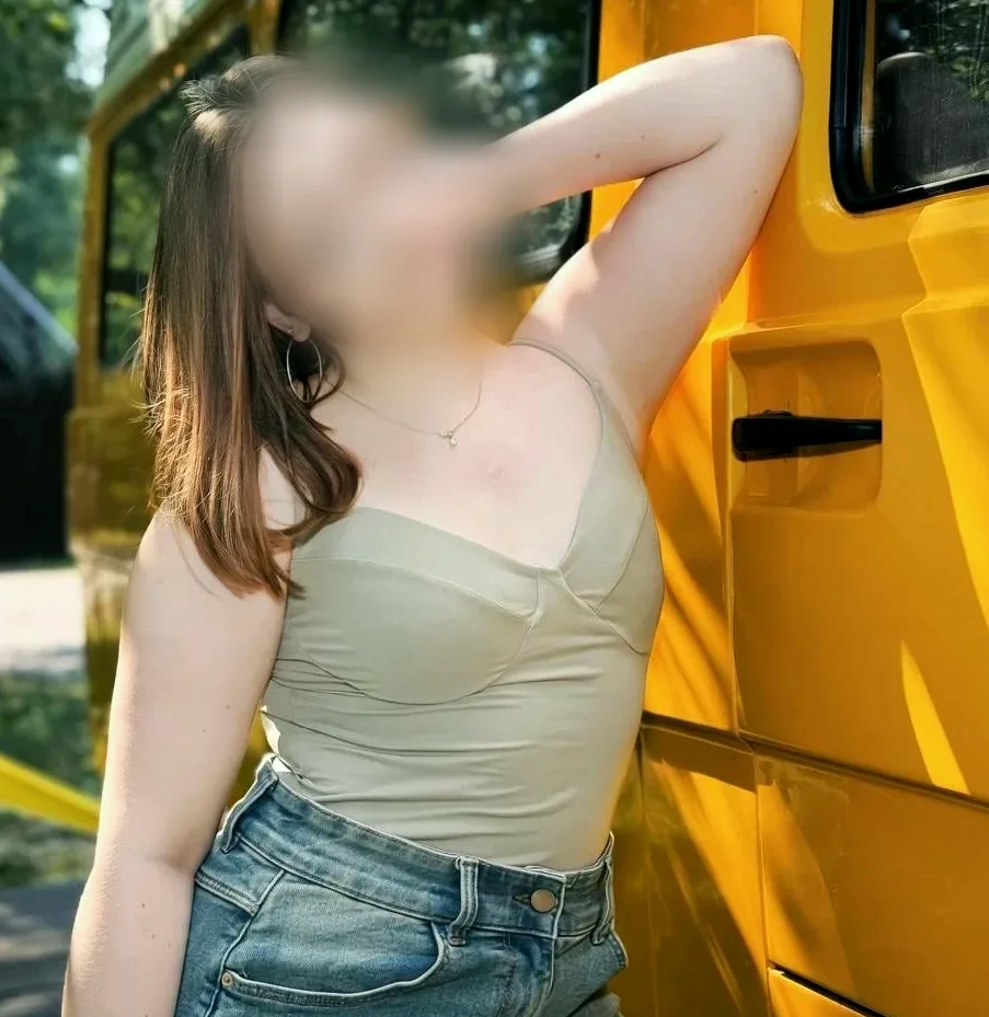 Mia, 19
