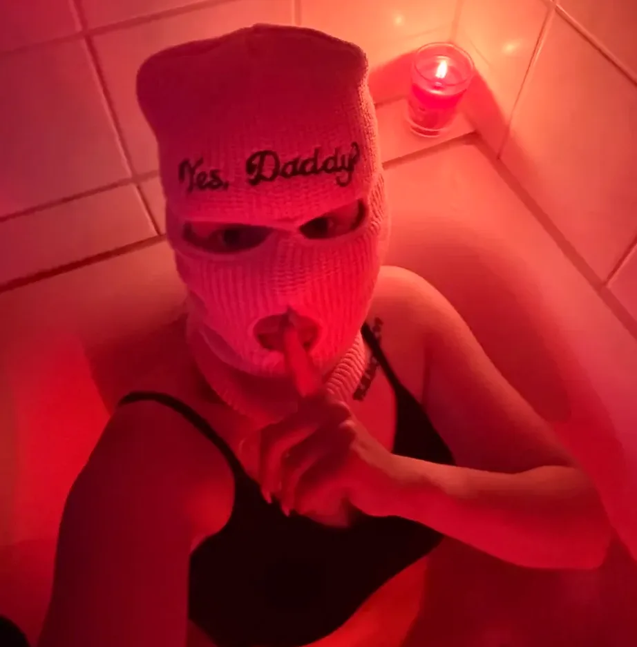 Ramona, 27